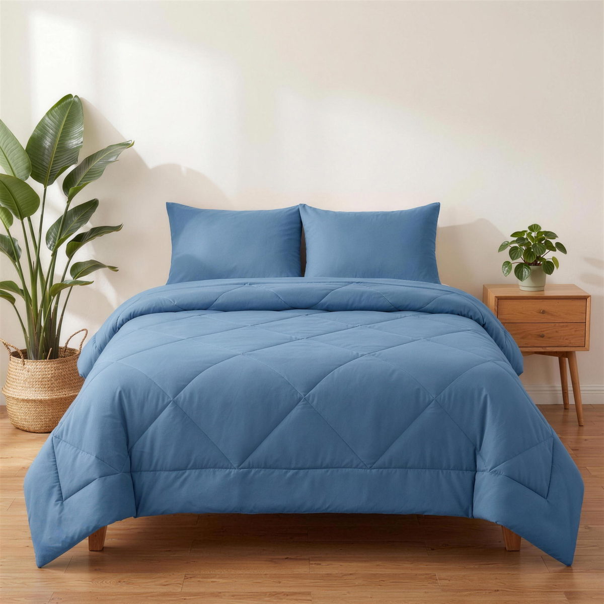 Couette 2-en-1 Kavenlia bleu côtier sur un lit, sans draps
