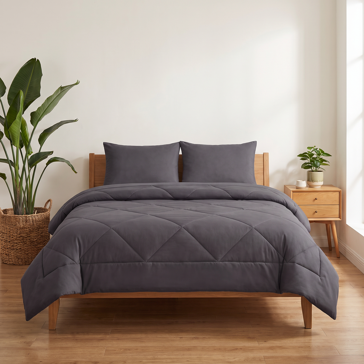 Couette 2-en-1 Kavenlia gris pierre de lune sur un lit, sans draps